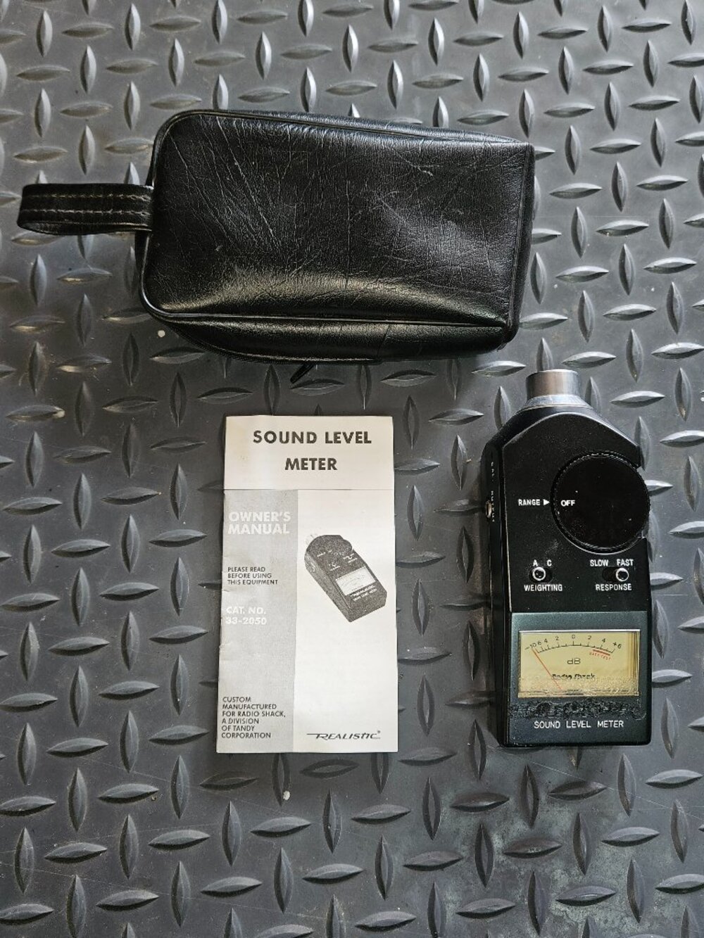 REALISTIC Sound Level Meter 42-3019 Vintage Radio Shack Decibels -W-Case {#93-9}